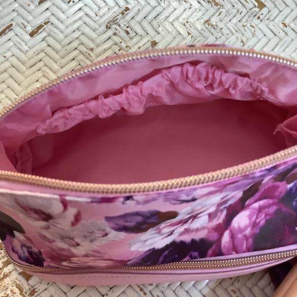 NEW! Set of 5 cosmetic bags. - Picture 5 of 5